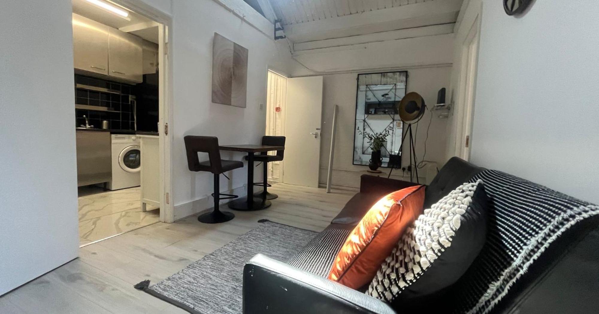 Nifty 2 Bedroom Flat In Goswell Rd Лондон Экстерьер фото