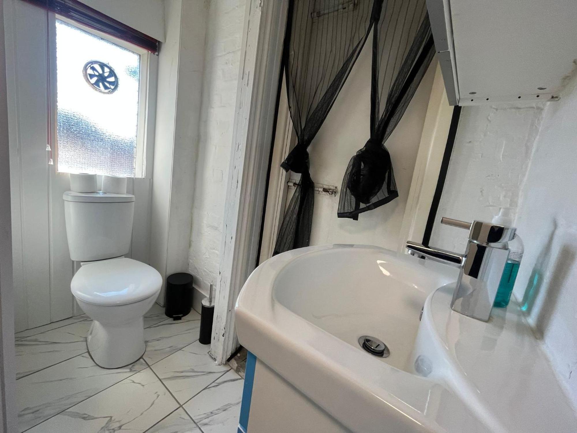 Nifty 2 Bedroom Flat In Goswell Rd Лондон Экстерьер фото